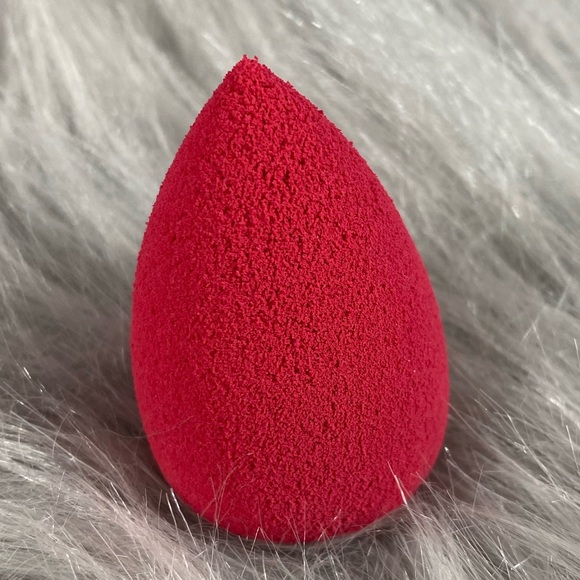 Small Teardrop Blending Spounge - Picture 2 of 5